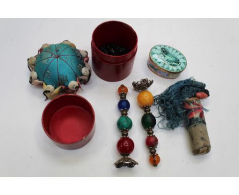 A collectors lot to include buttons, a pin cushion, a trinket box etc (1)