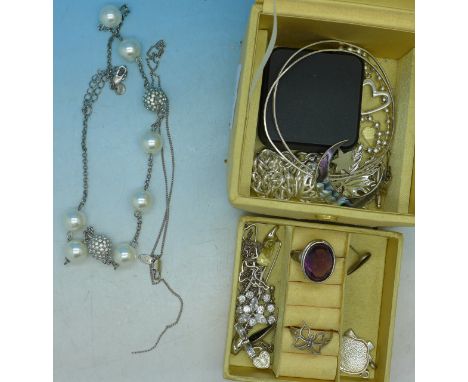 Jewellery including silver and white metal