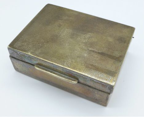 A sterling silver cigarette box, width 87mm