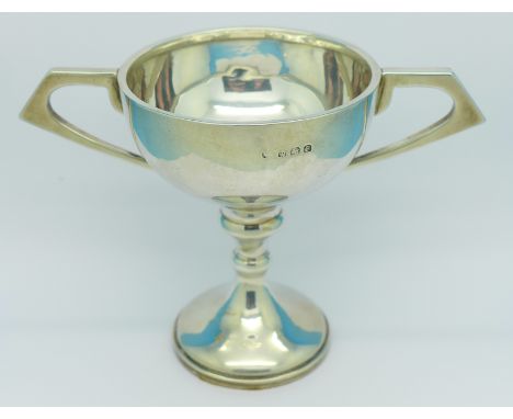 A silver cup, 98g, height 10cm