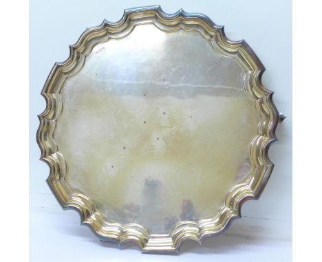 A large silver tray, Sheffield 1916, 2133g, 68.5oz, diameter 46cm