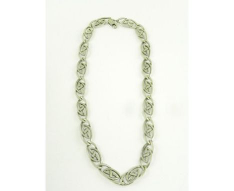 AN ARTS AND CRAFTS SILVER NECKLACE IN CELTIC REVIVAL STYLE, BY CHARLES HORNER, MAKERS MARK ONLY, CIRCA 1905, LATER CLASP, 1OZ