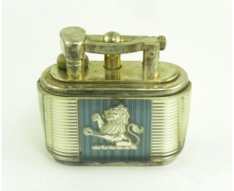 A DUNHILL CHROMIUM PLATED BRASS AND LUCITE TABLE LIGHTER, THE UNDERSIDE ENGRAVED PLASTIC AND STYLING BY JOSEPH LUCAS LTD BIRM