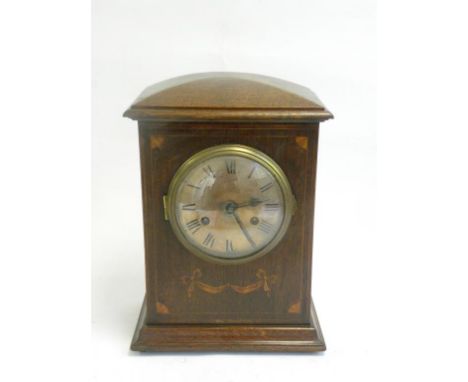 AN INLAID OAK MANTLE CLOCK WITH GERMAN MOVEMENT, CIRCA 1910