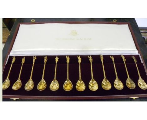 A SET OF TWELVE ELIZABETH II SILVER GILT APOSTLE SPOONS IN 16TH CENTURY STYLE BY THE BIRMINGHAM MINT, LONDON 1978, CASED, 8OZ