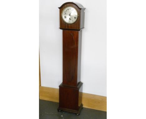 AN EARLY 20TH CENTURY MAHOGANY DWARF LONGCASE CLOCK WITH CHIMING MOVEMENT