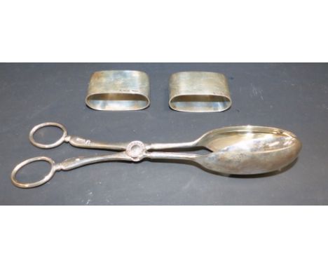 A pair of hallmarked silver salad servers, Sheffield 1936; a pair of oval napkin rings, cased, Birmingham 1933, 7½ oz.