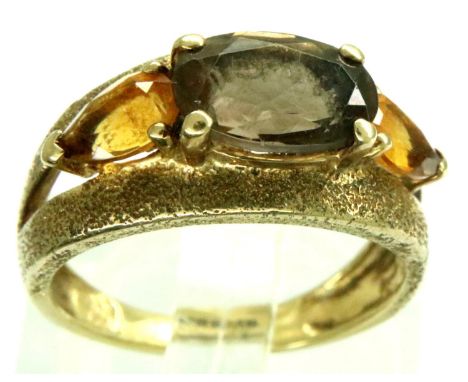 9ct gold smoky quartz and citrine ring, size K, 2.8g. P&amp;P Group 1 (£14+VAT for the first lot and £1+VAT for subsequent lo