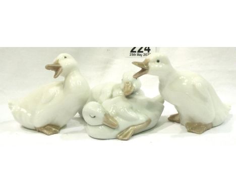 Three Nao ducks/geese, largest H: 80 mm. P&amp;P Group 2 (£18+VAT for the first lot and £3+VAT for subsequent lots) 