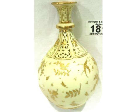 Royal Worcester China Works reticulated vase, shape 205, H: 15 cm. No cracks, chips or visible restoration. P&amp;P Group 1 (