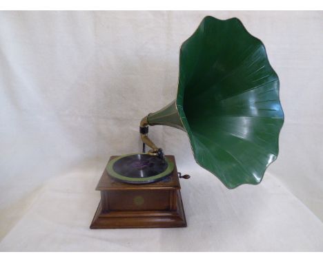 Antique Original Machine Green Horn Gramophone Vintage 1930 Hmv