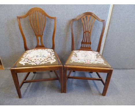 19thC mahogany tapestry seated Hepplewhite side chairs (2)