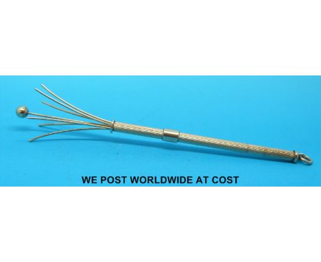 A 9ct gold cocktail stirrer  / swizzle stick