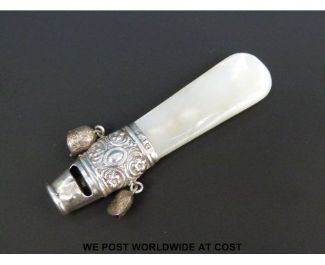 A Victorian hallmarked silver mother of pearl handled baby's rattle / whistle, Chester 1898, length 7cm