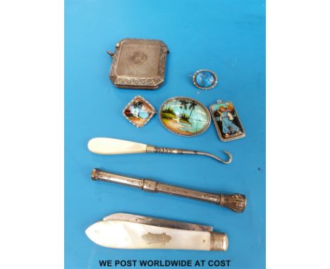 A hallmarked silver vesta, a propelling pencil, four brooches each marked sterling and a button hook 