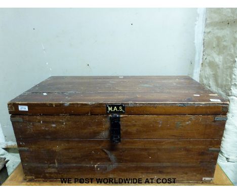 A pine trunk or tool box (width 92cm, depth 49cm, height 42cm)