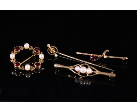 Three Edwardian 9ct gold gem set bar brooches together with a 9ct gold mounted stick pin, gross 9.0g. 