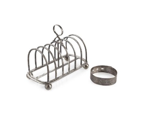 An Edwardian silver seven bar toast rack, with loop handle, on ball feet by Goldsmiths &amp; Silversmiths Co. Ltd, London 190