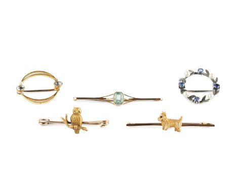 A collection of brooches, comprising a single stone bar brooch, two blue stone and pearl circlet brooches, (three pearls defi