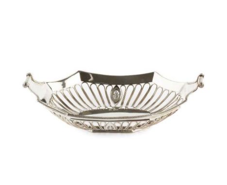 An Edwardian silver basket, of shaped rectangular form, having beaded borders and pierced wirework sides decorated with class