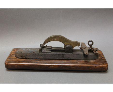 *  A Wilkinson of Pall Mall alarm mime, length 26 cm.