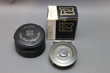 Dennett Silverbrook Excel Pre-Loaded Large Arbour Graphite Fly Reel