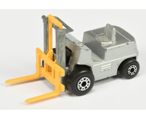 Matchbox Superfast 15b Pre-Production Colour Trail Fork-Lift - Silver body, black base, bare metal mast, yellow plastic forks