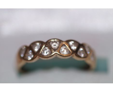 9ct Gold Ring set with 10 Stones 