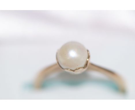 9ct Gold Ring set with Pearl 