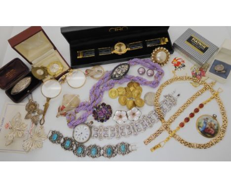 Vintage buttons depicting Mozart, a silver and enamel Norwegian brooch by Aksel Holmsen and other vintage items Condition Rep