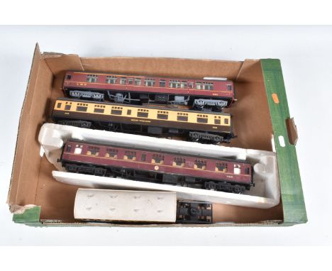 THREE UNBOXED LIMA O GAUGE B.R. MK.1 CORRIDOR COMPOSITE COACHES, G.W.R. No.5015 (6620), L.M.S. No.15865 (6616) and B.R. No.M1