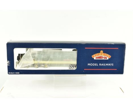 A BOXED OO GAUGE BACHMANN BRANCHLINE MODEL RAILWAYS LOCOMOTIVE, Class 55 Deltic, no. D9017 'Durham Light Infantry' in BR Two 