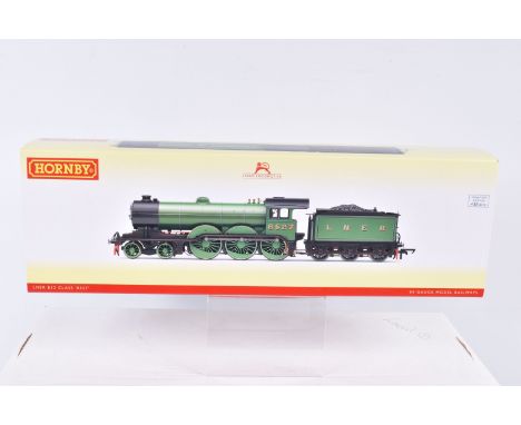 A BOXED OO GAUGE HORNBY MODEL RAILWAYS LOCOMOTIVE, Class B12, no. 8527 in LNER Apple Green, item no. R3544, appears in new co