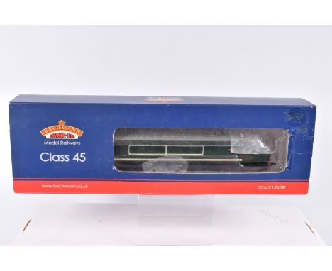 A BOXED OO GAUGE BACHMANN BRANCHLINE MODEL RAILWAYS DIESEL LOCOMOTIVE, Class 45, no. D95 in BR Plain Green with Split Headcod
