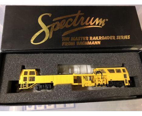 Spectrum HO Scale Plassur Tamper Loco