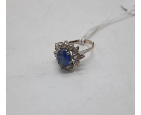 18K WHITE GOLD &amp; SAPPHIRE RING - SIZE L / M