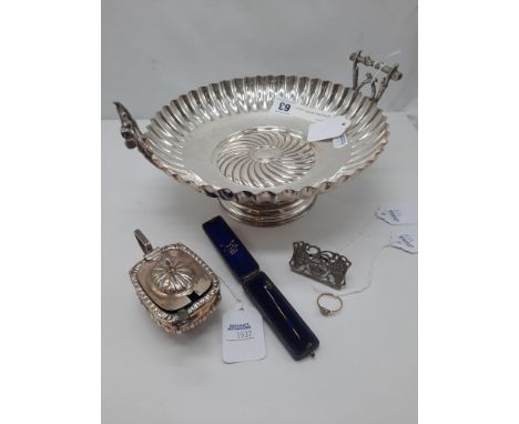 INTERESTING ITEMS INC - GOLD PIN, SILVER MENU HOLDER, SILVER SALT, LINER &amp; SPOON - POSSIBLE GOLD RING (A/F) SILVER PLATE 