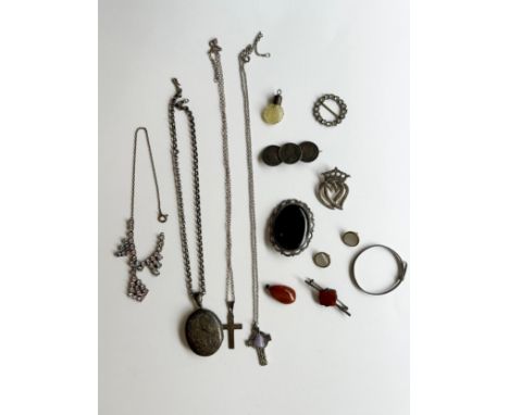 A collection of silver and costume jewellery, including a Victorian silver coin brooch, an amber drop pendant, a large engrav