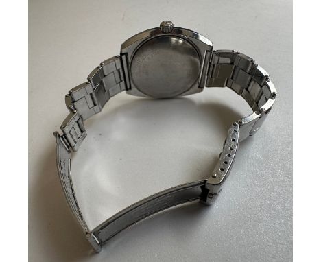 A gentleman's vintage Heno automatic Incabloc compressor watch with Rolex style articulated bracelet. A brushed silver dial w