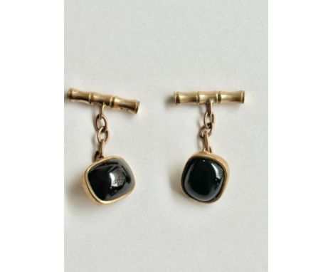 A pair of vintage 9 carat yellow gold and hematite cabochon chain link cufflinks with bamboo stalk design. Hallmarked: AJW, L