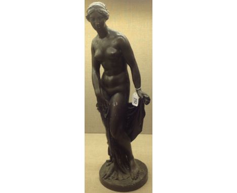 A LATE 19TH CENTURY BRONZE STATUE A classical nude Grecian female.