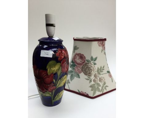 Moorcroft lamp base on blue ground with lamp shade (1) 