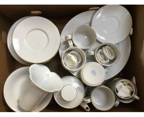 A Peoples Republic of China dinner service with tea wares (1 box)