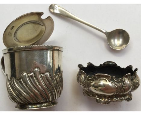 A silver mustard pot with integrated white liner, Birmingham 1893, a salt pot Sheffield 1906, and a plated salt spoon (3)