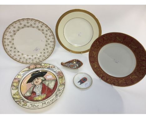 A Wedgwood Gold Florentine plate, together with a Minton Buckingham plate, a Spode gold and white plate, a Royal Doulton Seri