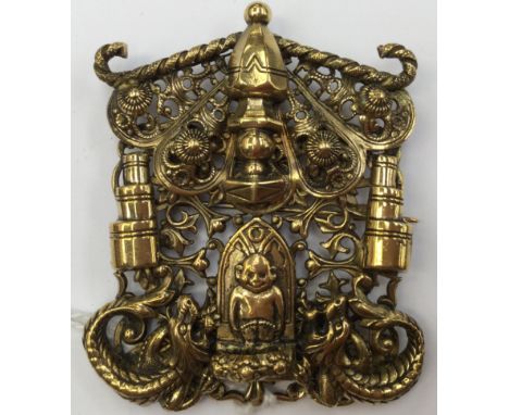 A gilt brass Oriental filigree brooch, grotesque putto figure within Gothic arcade flanked by Chinese Dragons, on an open fol