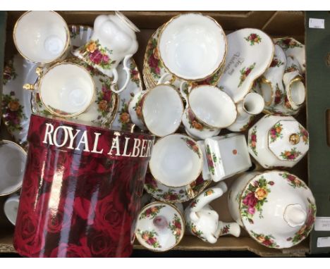 A Royal Albert 'Old Country Roses' collection of ceramics, including cups, saucers, side plates, jug, sugar bowl, cake plate,