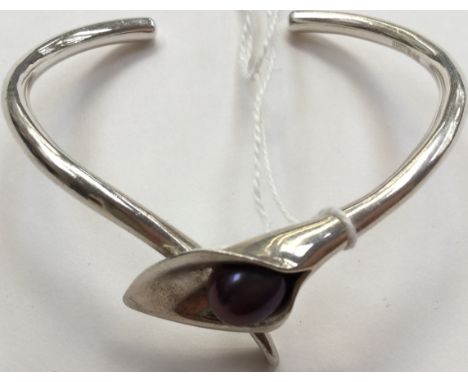 A Modernist white metal and black pearl bangle 