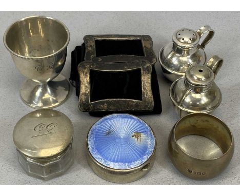 SMALL SILVER / PLATED ITEMS &amp; OTHER TRINKETS, including Edwardian silver nurse's buckle of plain design, London 1907, mak