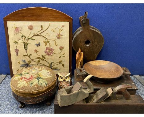 VICTORIAN &amp; LATER ORNAMENTAL WARE AND HOUSEHOLD GOODS GROUP, to include a pair of vintage fireside bellows, 56cms L, maho